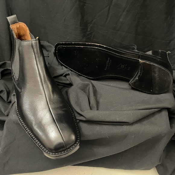 Sleek Black Leather Chelsea Boots by Bacco Bucci Studio size 11 1/2.